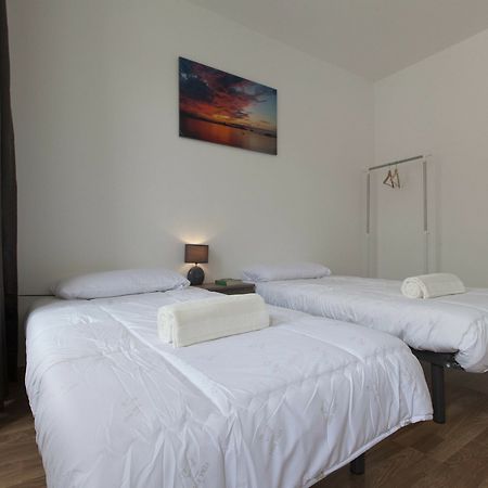 Guest House First Floor Lagos Exteriör bild