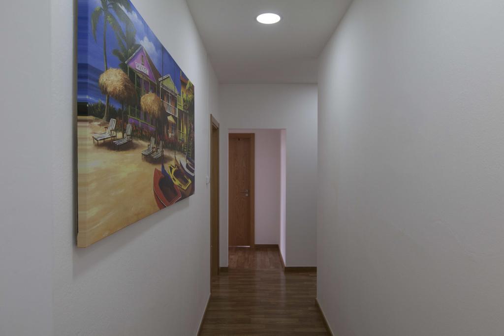 Guest House First Floor Lagos Exteriör bild