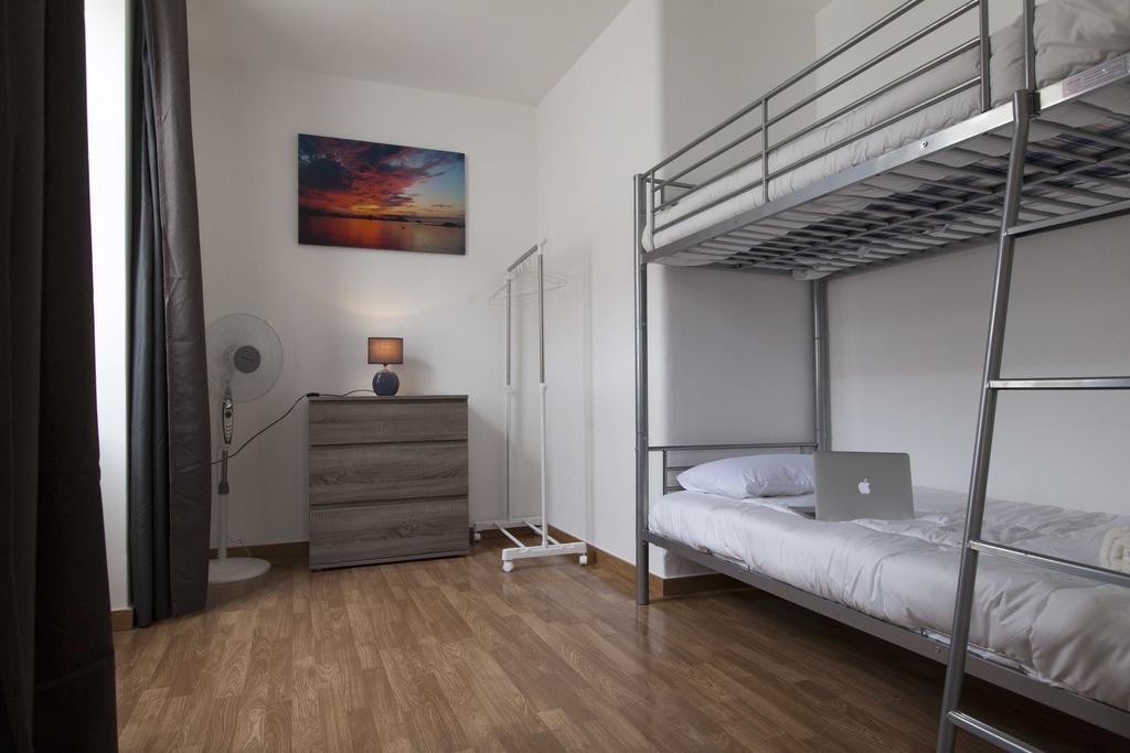 Guest House First Floor Lagos Exteriör bild