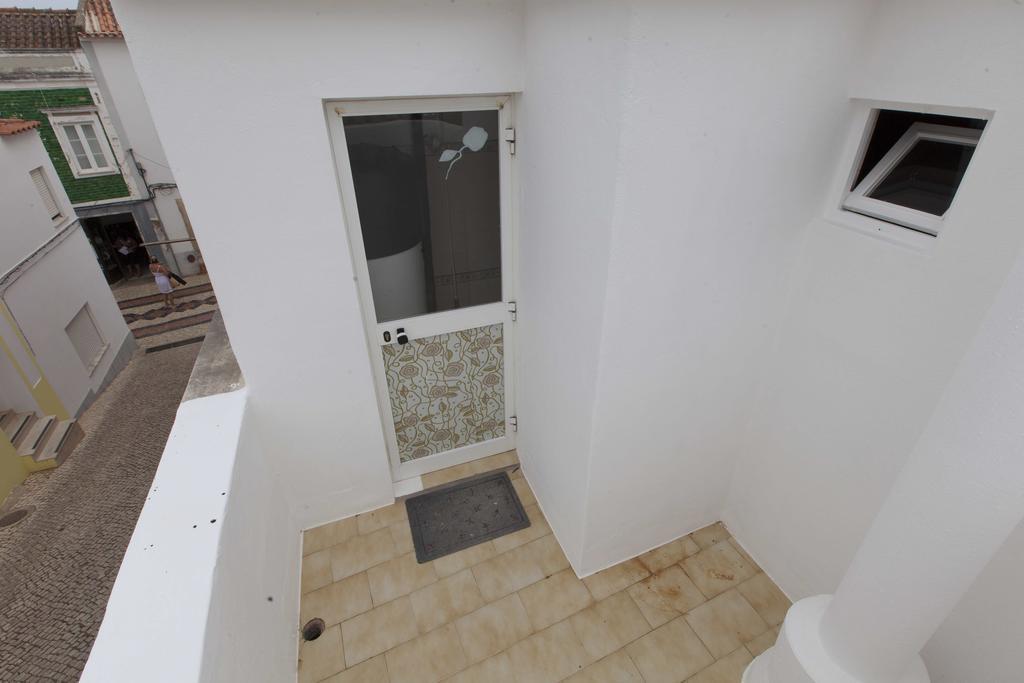 Guest House First Floor Lagos Exteriör bild